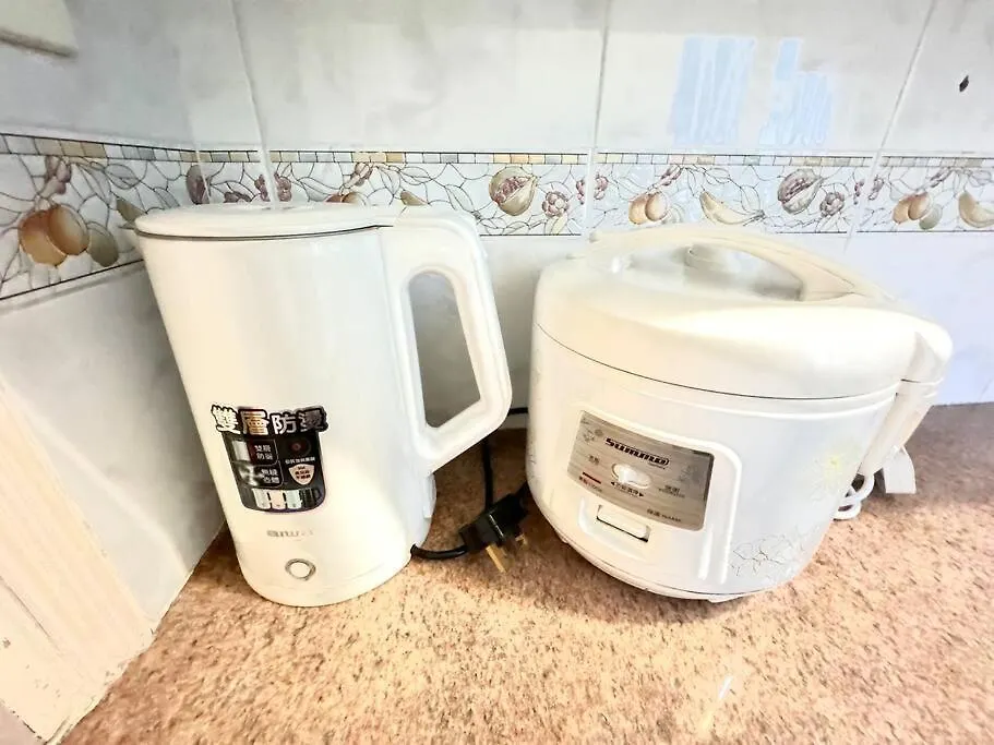 Apartment 亞朵溫馨公寓3房1 廳7-9人 5張床 旺角中心 地鐵口 樓下就是 女人街 波鞋街鬧市打卡景點 Hong Kong China