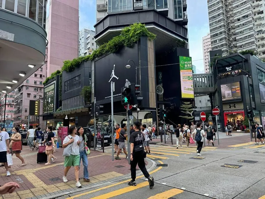 亞朵溫馨公寓3房1 廳7-9人 5張床 旺角中心 地鐵口 樓下就是 女人街 波鞋街鬧市打卡景點 Hong Kong 0*,