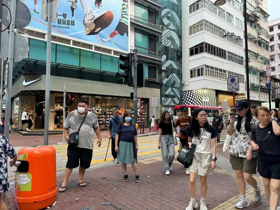 亞朵溫馨公寓3房1 廳7-9人 5張床 旺角中心 地鐵口 樓下就是 女人街 波鞋街鬧市打卡景點 Hong Kong Apartment