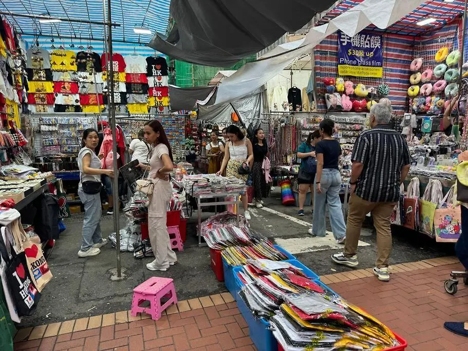 亞朵溫馨公寓3房1 廳7-9人 5張床 旺角中心 地鐵口 樓下就是 女人街 波鞋街鬧市打卡景點 Hong Kong Apartment