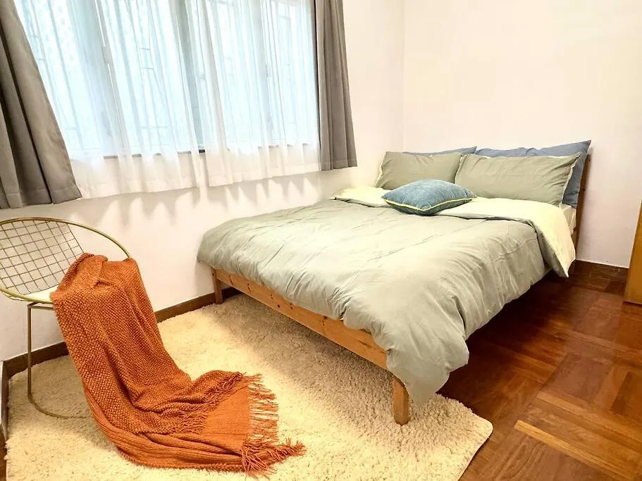 Apartment 亞朵溫馨公寓3房1 廳7-9人 5張床 旺角中心 地鐵口 樓下就是 女人街 波鞋街鬧市打卡景點 Hong Kong